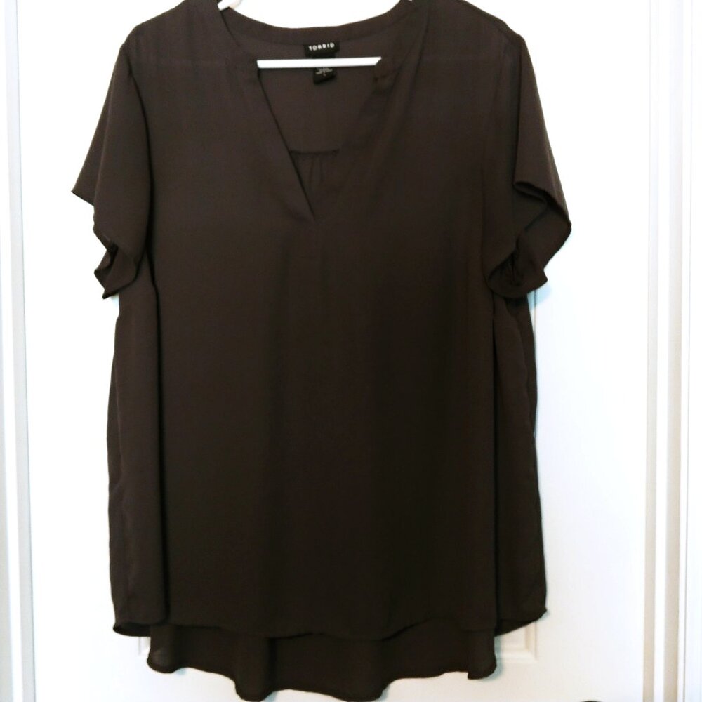 Torrid Short Sleeve V-Neck High-Low Top - Gray - Size 1